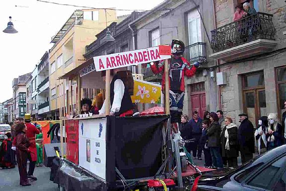 1 premio adulto grupos comparsas: Feira de Atraccins.